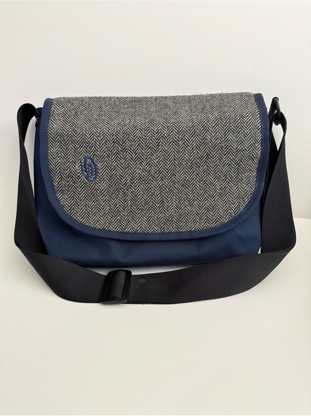TIMBUK2 Eula Crossbody Bag Dark Navy Herringbone & Navy Trim NWOT- RARE